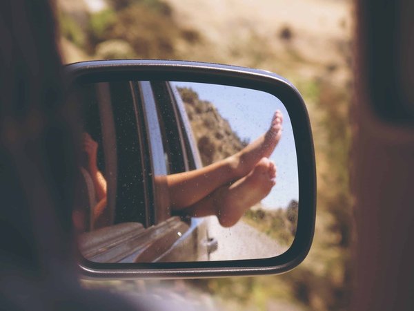 Comment voyager moins cher grâce au covoiturage, au couchsurfing ou au woofing ?