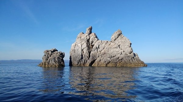 Quels sont les meilleurs campings avec animations où louer un mobil home à deux pas de la mer dans le Var ?