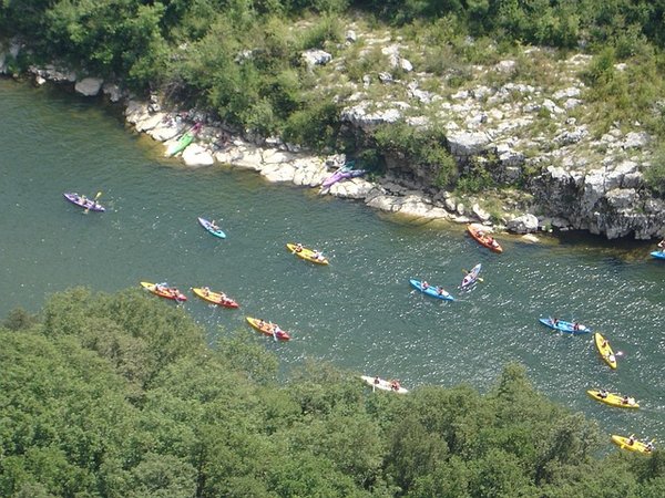 Top des Bons Plans Canoë en Ardèche: Comment Profiter Pleinement de Votre Aventure Aquatique